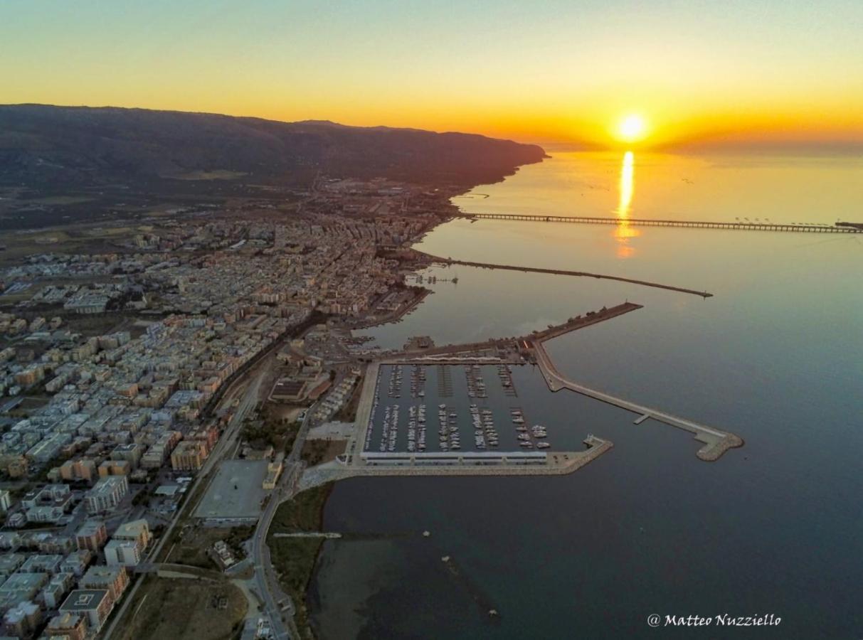 Marina Del Gargano Houseboat Hotel Manfredonia Kültér fotó