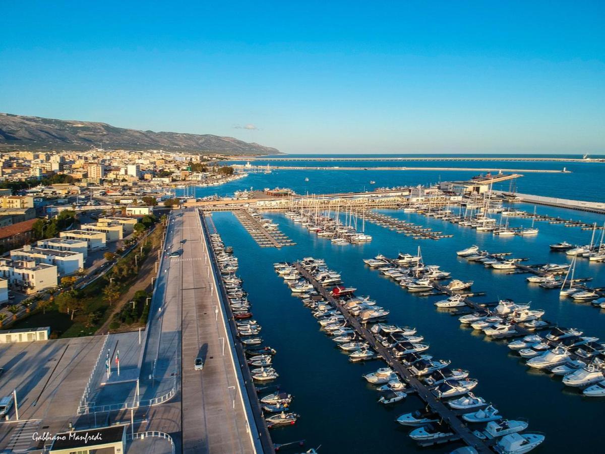 Marina Del Gargano Houseboat Hotel Manfredonia Kültér fotó