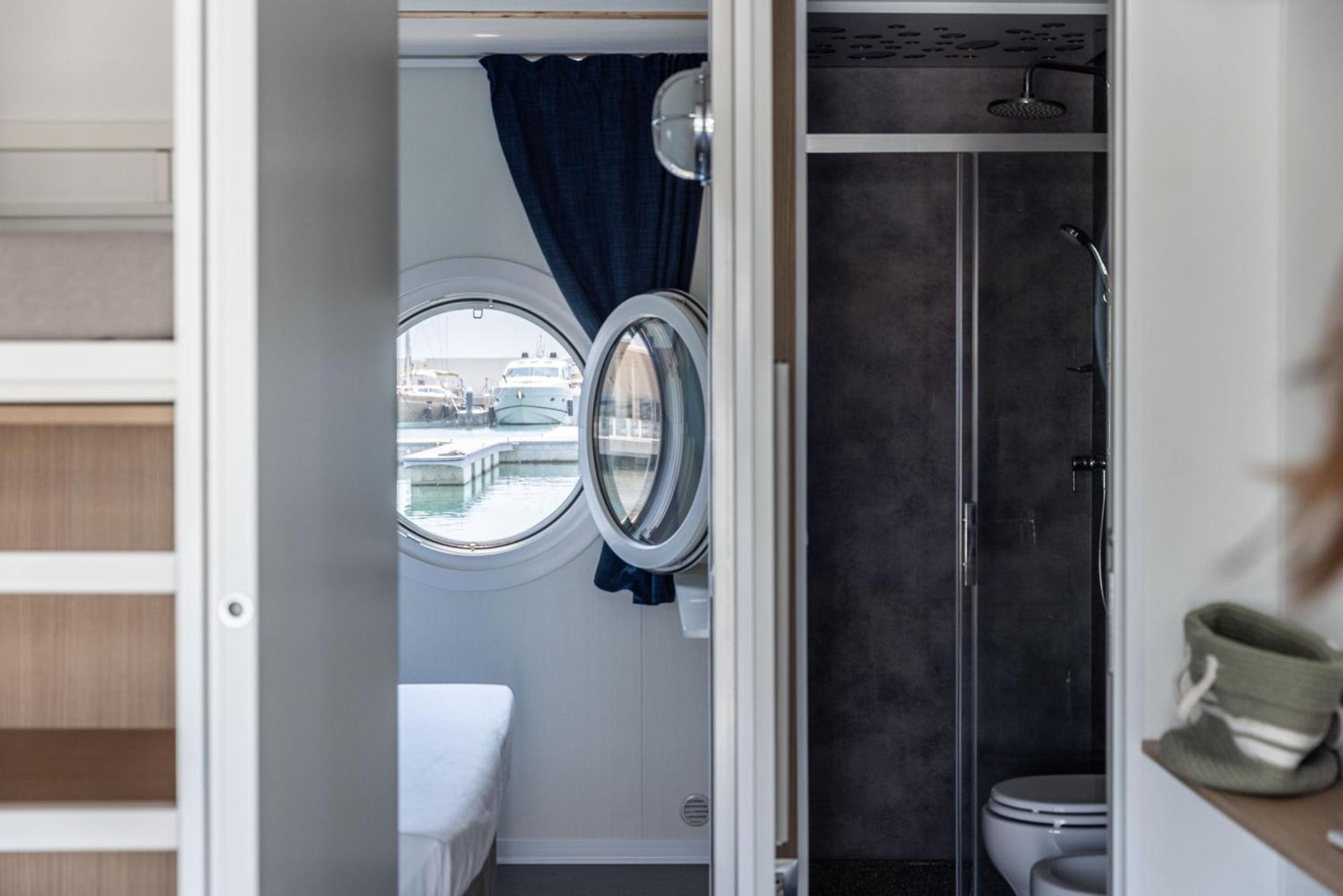 Marina Del Gargano Houseboat Hotel Manfredonia Kültér fotó