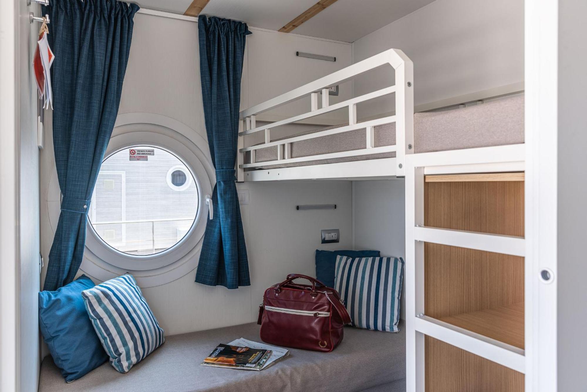 Marina Del Gargano Houseboat Hotel Manfredonia Kültér fotó