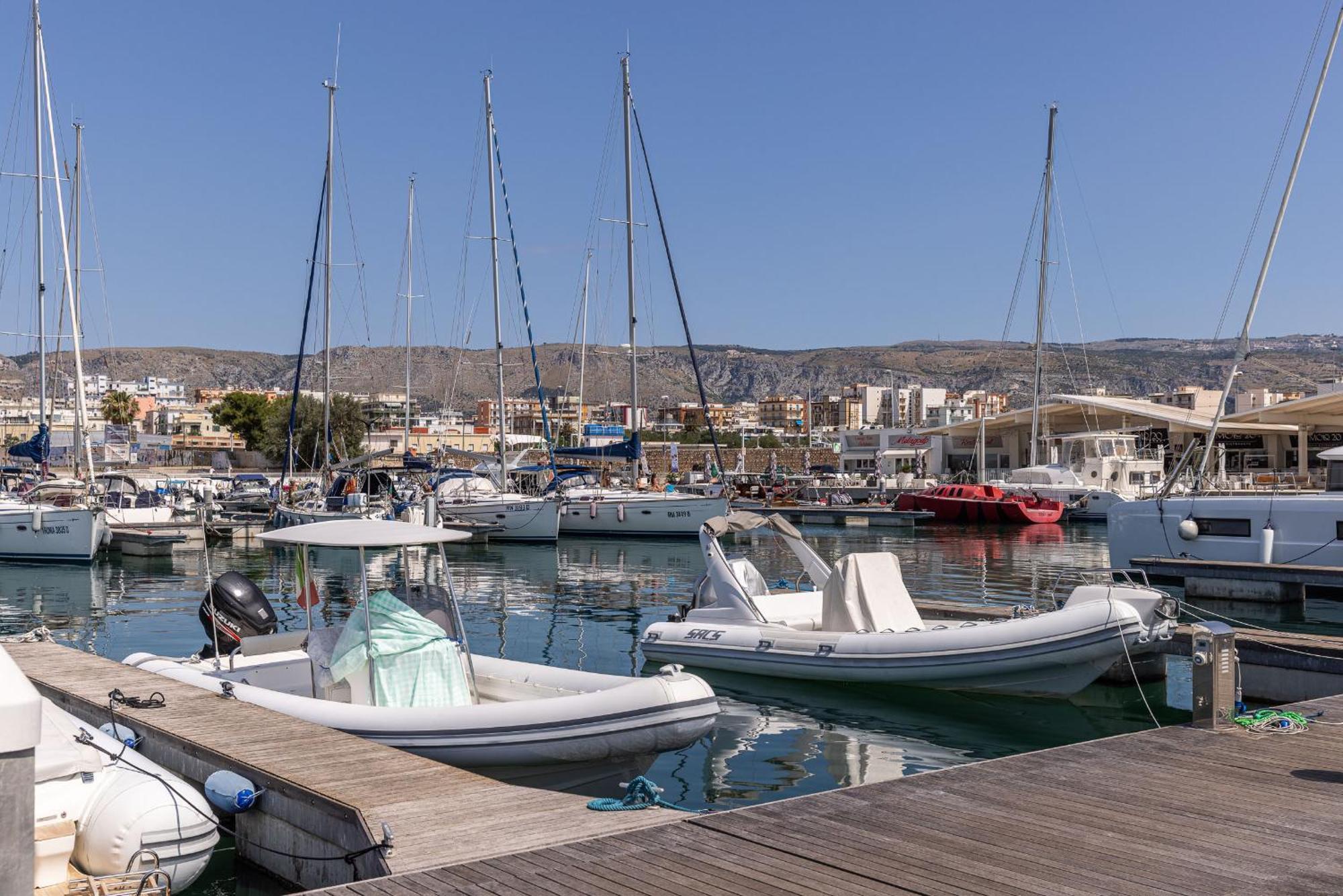 Marina Del Gargano Houseboat Hotel Manfredonia Kültér fotó